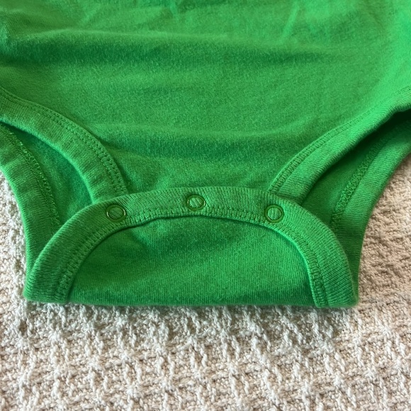 St Patrick's Day Onesie (9-12 mo.) girls, bright green white, glitter shamrock - Picture 7 of 10
